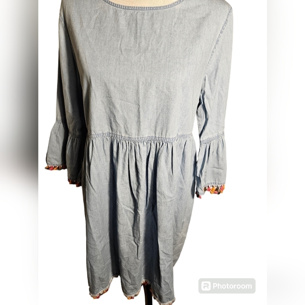Nice & Chic Chambra dress colorful detailed hem size med.